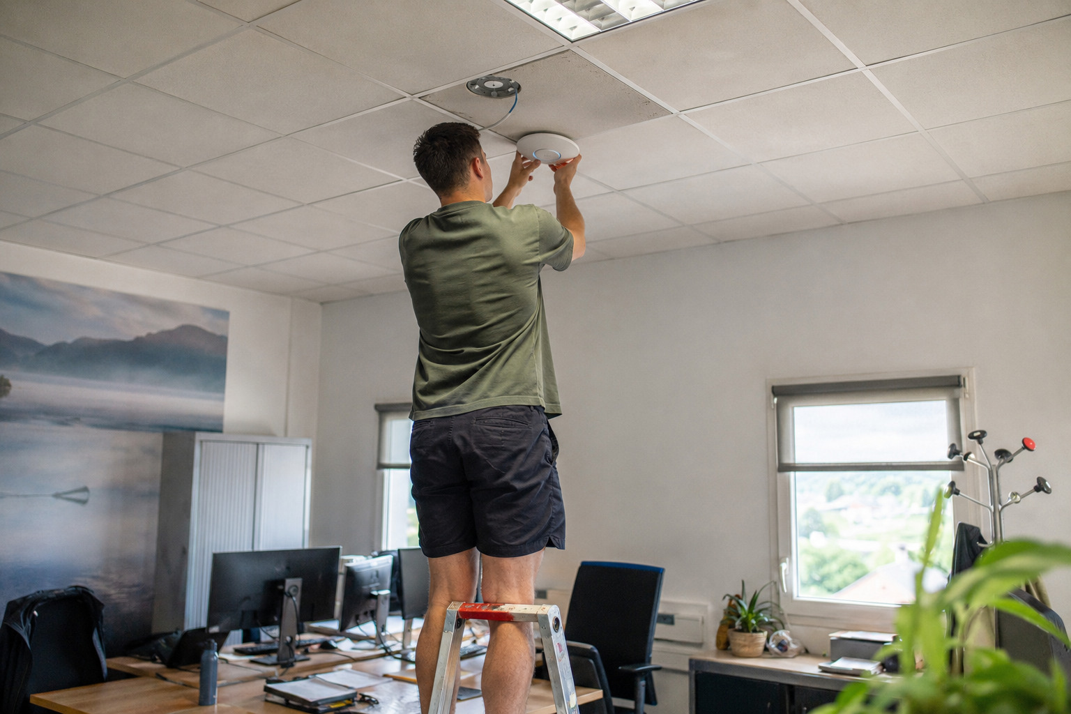 Installation d'un réseau Wi-Fi professionnel dans des bureaux